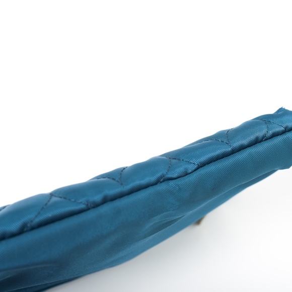 Travelon Quilted Teal Blue Medium Size Wristlet With Anti Theft RFID Blocking - Picture 12 of 14